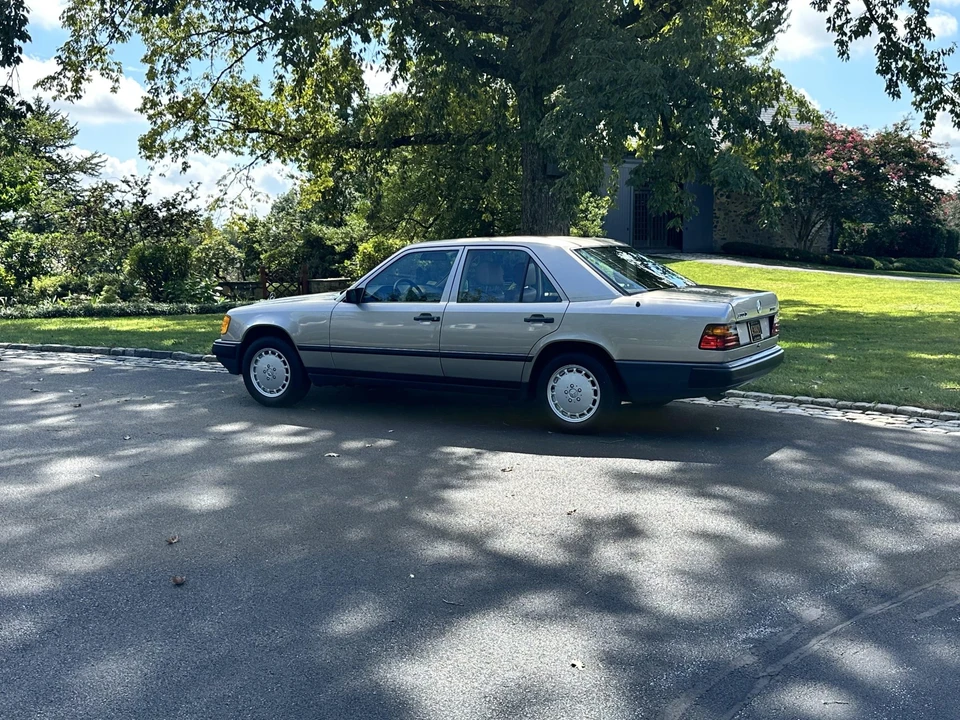 1987 Mercedes-Benz W124 E-Class - Image 20 of 31
