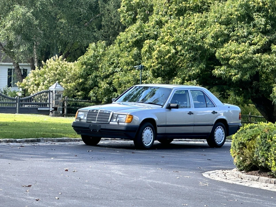 1987 Mercedes-Benz W124 E-Class - Image 17 of 31