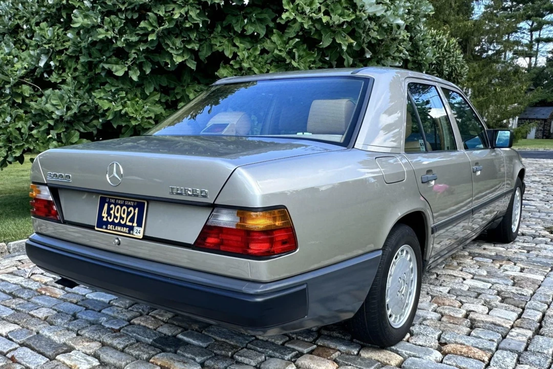 1987 Mercedes-Benz W124 E-Class - Image 10 of 31