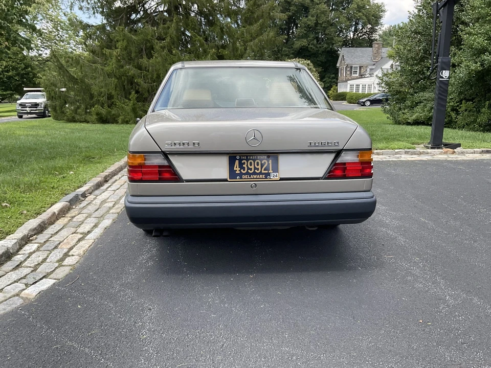 1987 Mercedes-Benz W124 E-Class - Image 22 of 31