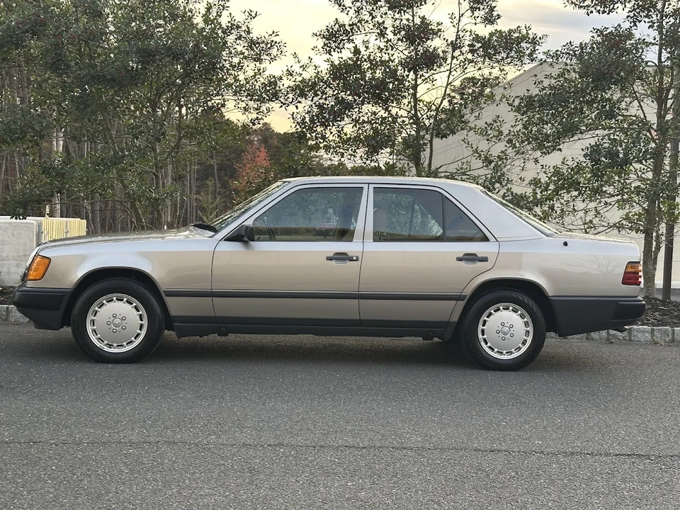 1987 Mercedes-Benz W124 E-Class - Image 17 of 31