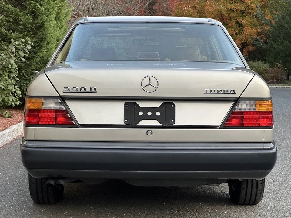 1987 Mercedes-Benz W124 E-Class - Image 12 of 31