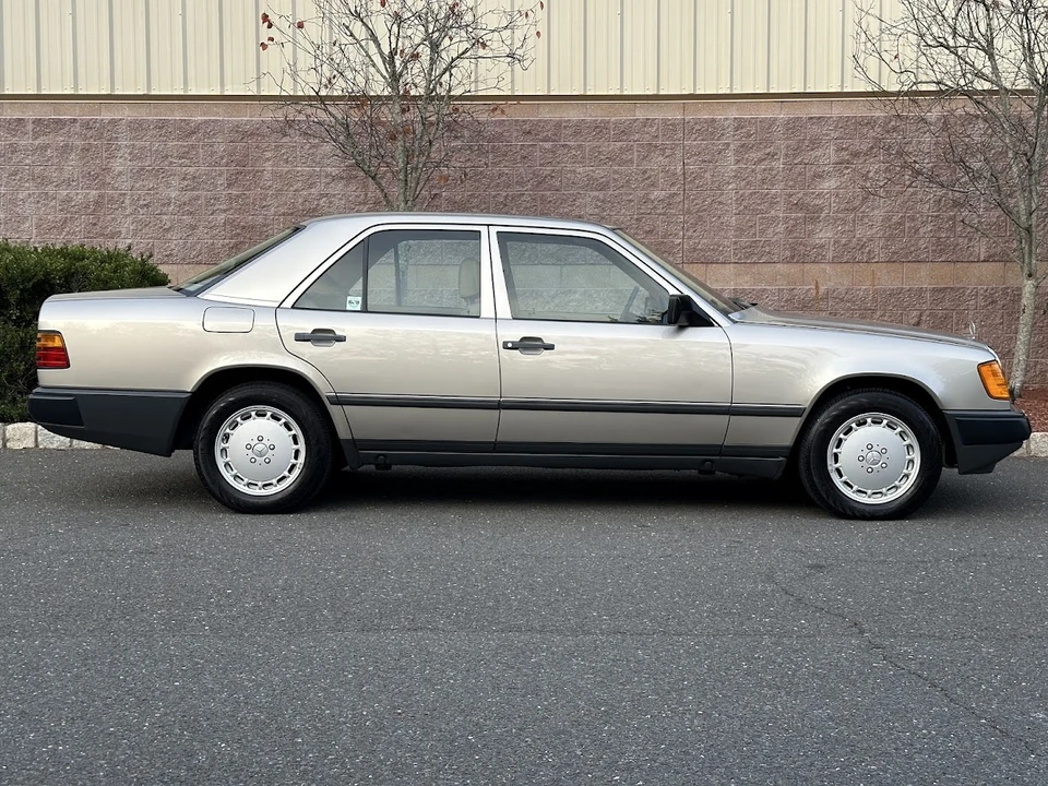 1987 Mercedes-Benz W124 E-Class - Image 9 of 31