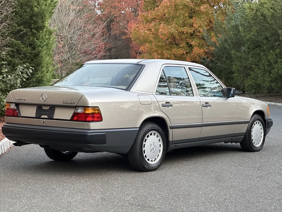 1987 Mercedes-Benz W124 E-Class - Image 11 of 31