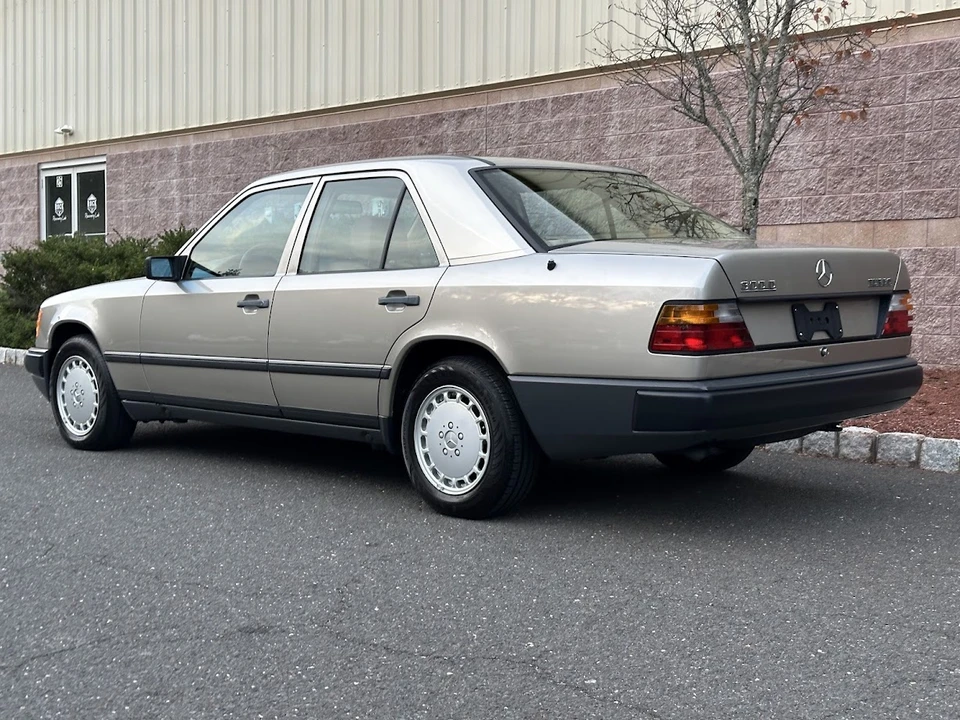 1987 Mercedes-Benz W124 E-Class - Image 15 of 31
