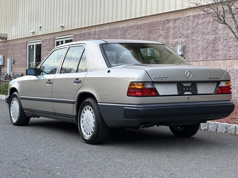 1987 Mercedes-Benz W124 E-Class - Image 13 of 31