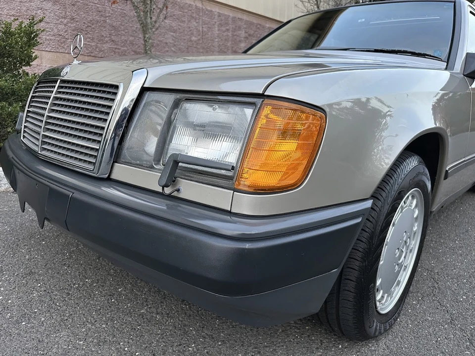1987 Mercedes-Benz W124 E-Class - Image 25 of 31