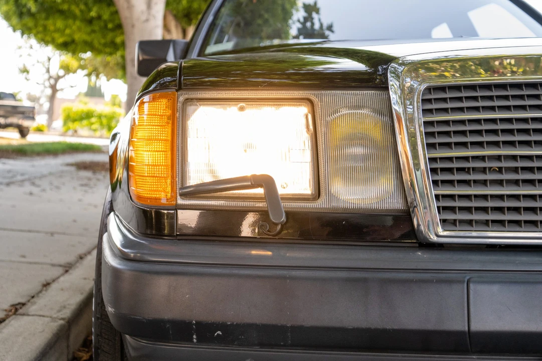 1987 Mercedes-Benz W124 E-Class - Image 12 of 31