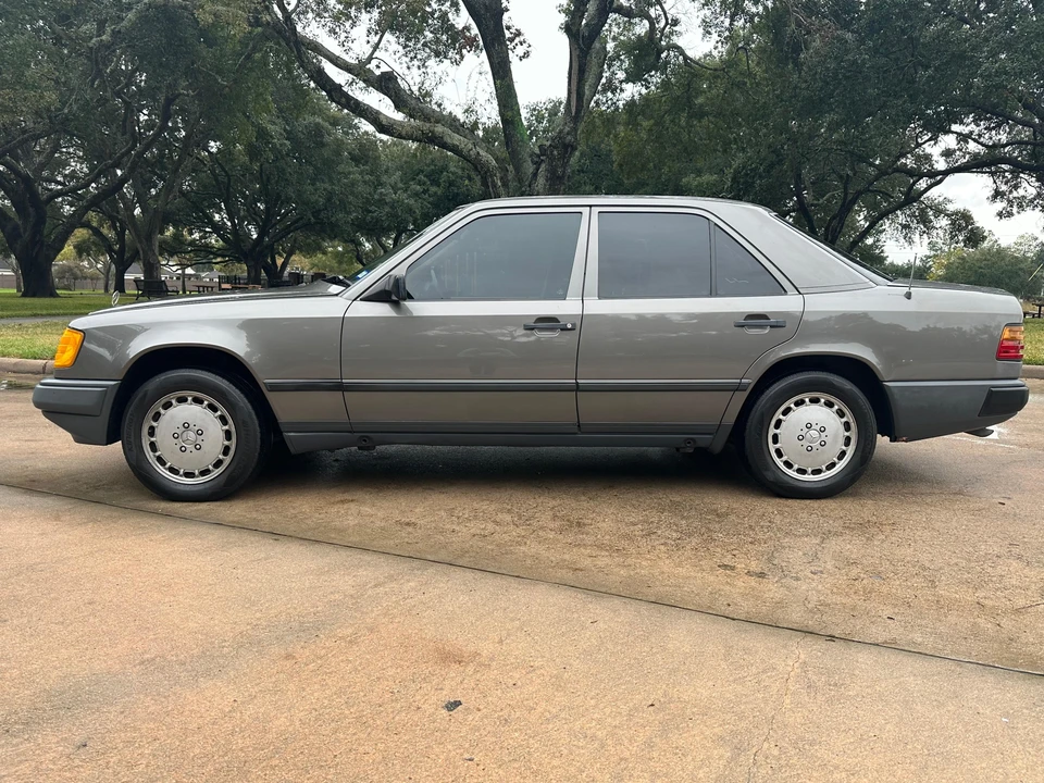 1987 Mercedes-Benz W124 E-Class - Image 8 of 31
