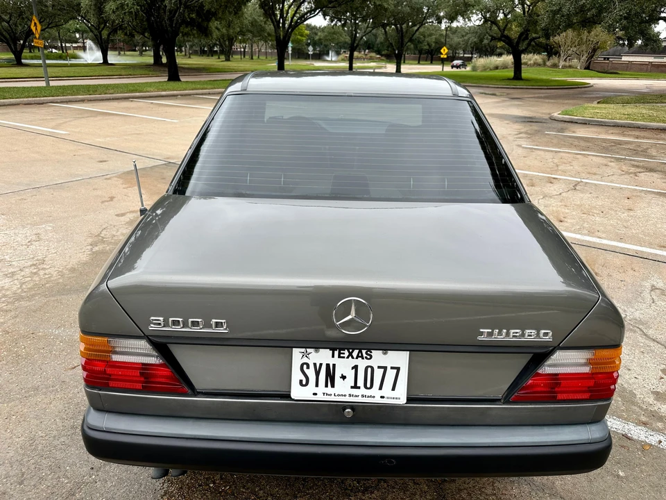 1987 Mercedes-Benz W124 E-Class - Image 12 of 31