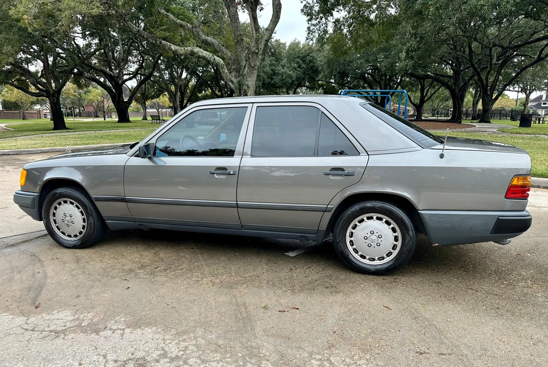 1987 Mercedes-Benz W124 E-Class - Image 9 of 31