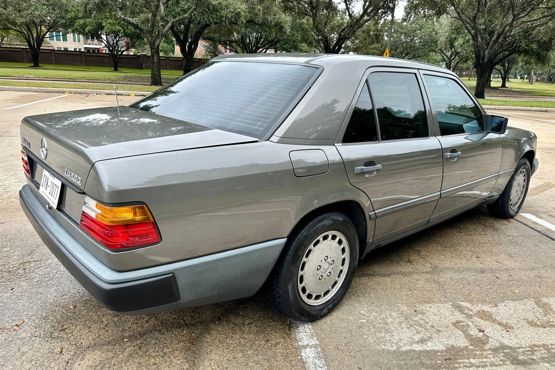 1987 Mercedes-Benz W124 E-Class - Image 4 of 31