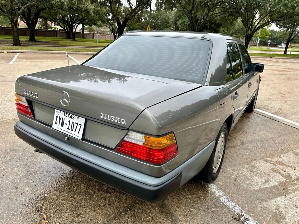 1987 Mercedes-Benz W124 E-Class - Image 13 of 31