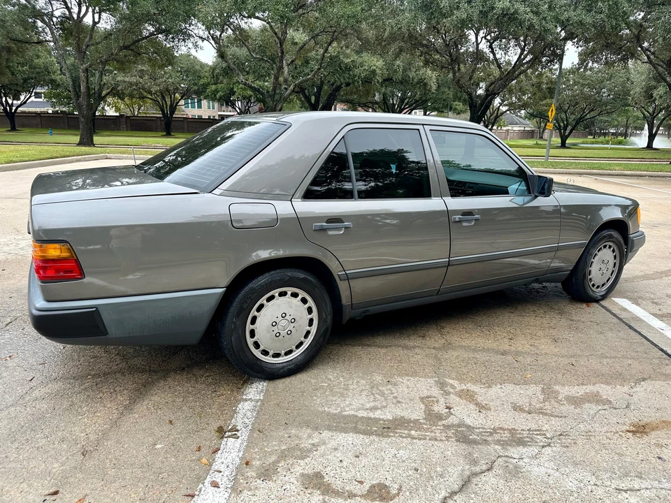 1987 Mercedes-Benz W124 E-Class - Image 14 of 31