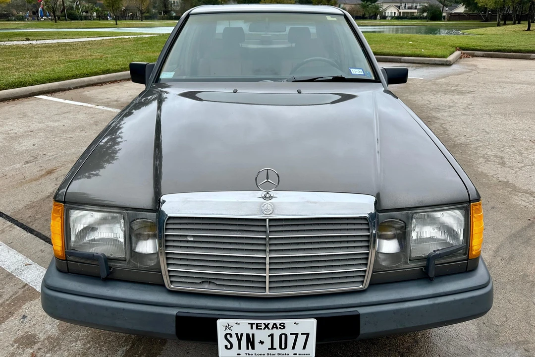 1987 Mercedes-Benz W124 E-Class - Image 2 of 31