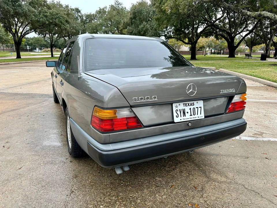 1987 Mercedes-Benz W124 E-Class - Image 11 of 31