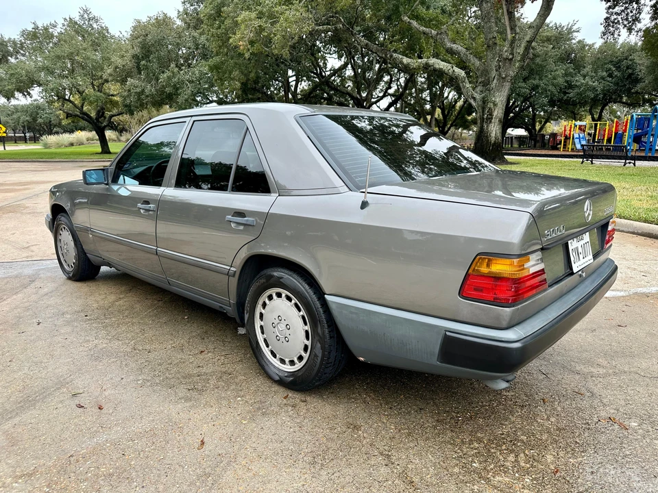 1987 Mercedes-Benz W124 E-Class - Image 10 of 31