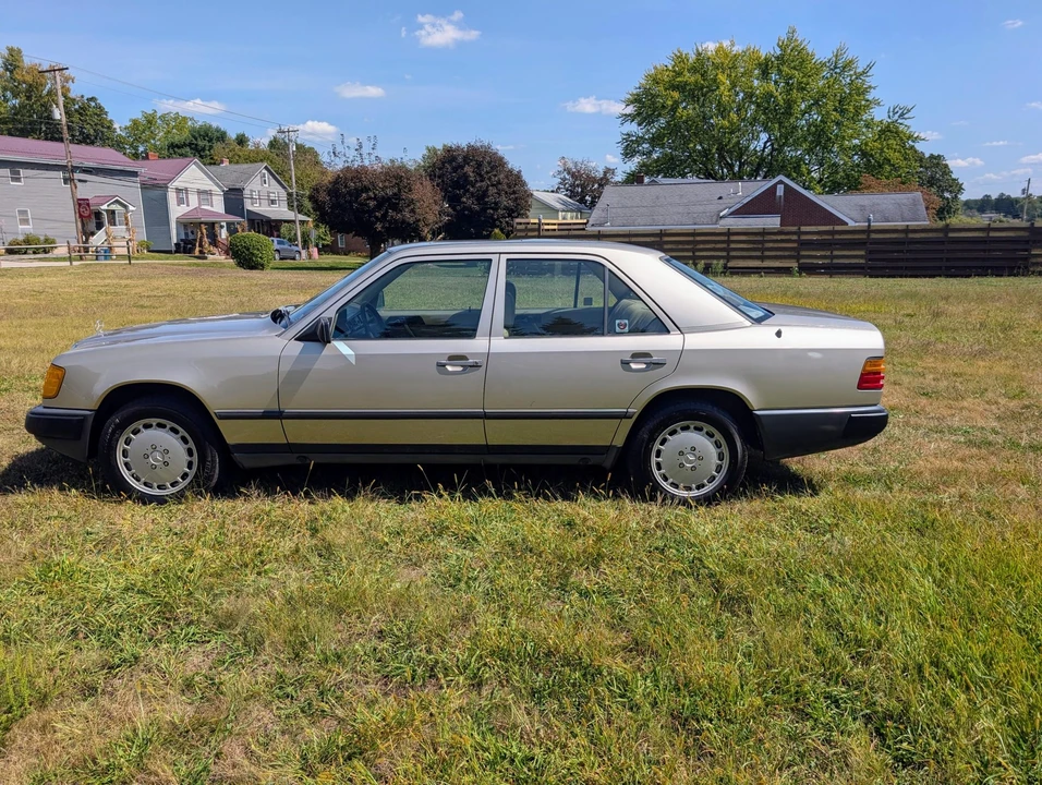 1987 Mercedes-Benz W124 E-Class - Image 4 of 31