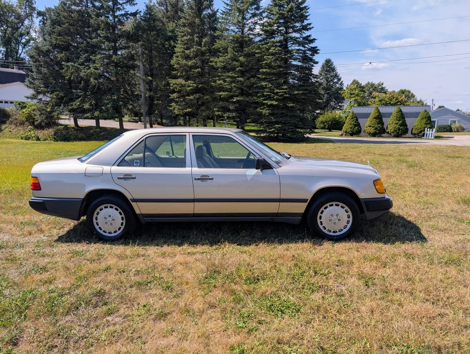 1987 Mercedes-Benz W124 E-Class - Image 12 of 31