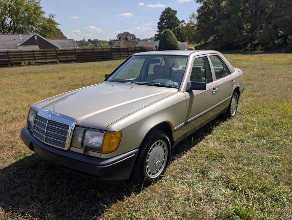 1987 Mercedes-Benz W124 E-Class - Image 2 of 31