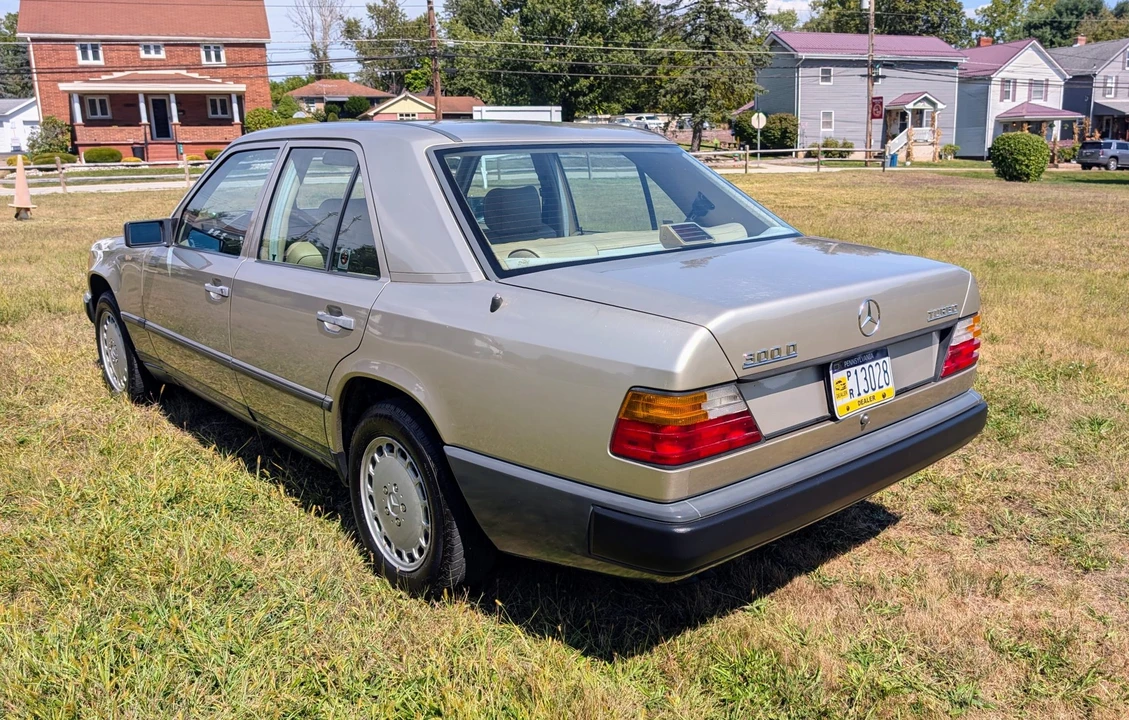 1987 Mercedes-Benz W124 E-Class - Image 6 of 31