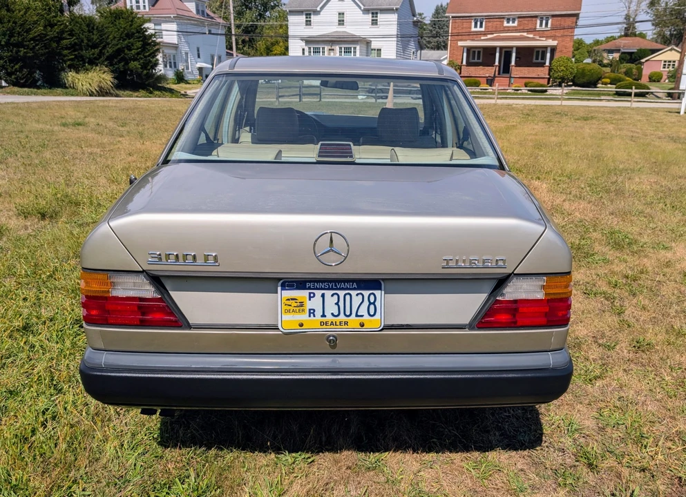 1987 Mercedes-Benz W124 E-Class - Image 7 of 31