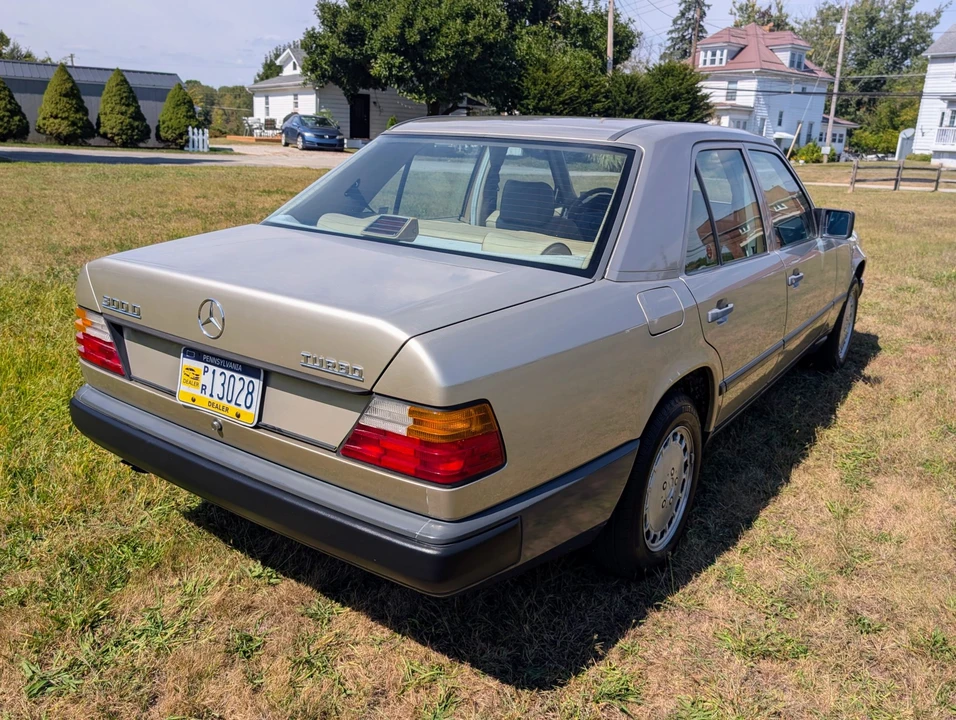 1987 Mercedes-Benz W124 E-Class - Image 9 of 31