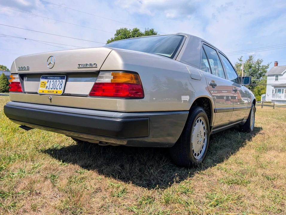 1987 Mercedes-Benz W124 E-Class - Image 10 of 31