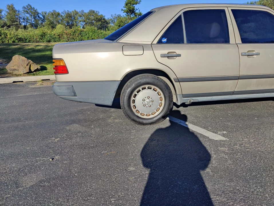 1987 Mercedes-Benz W124 E-Class - Image 17 of 31