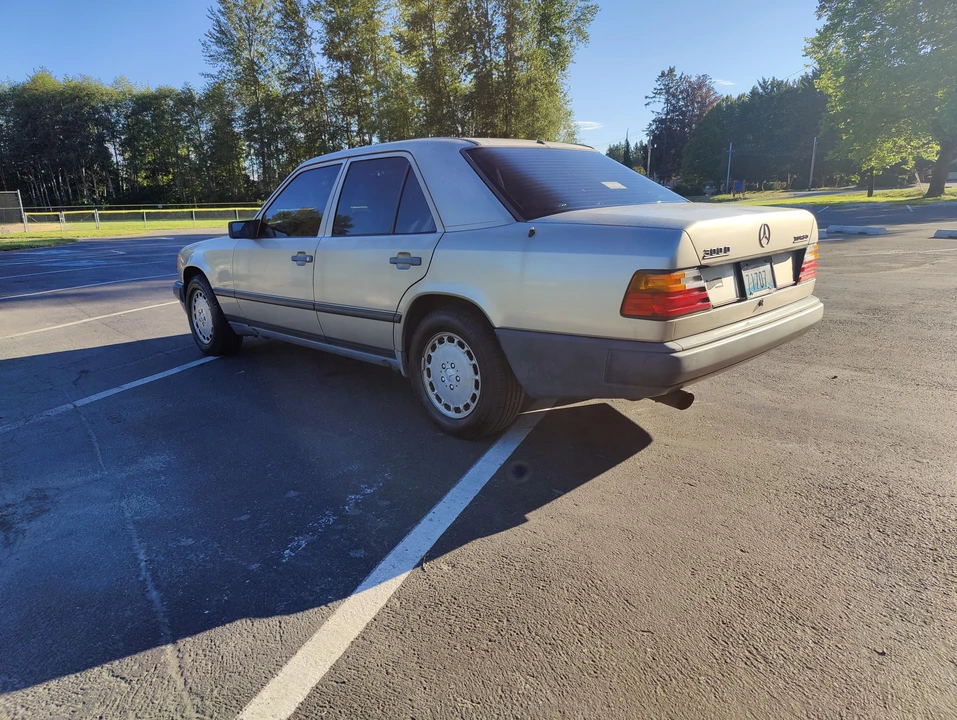 1987 Mercedes-Benz W124 E-Class - Image 8 of 31