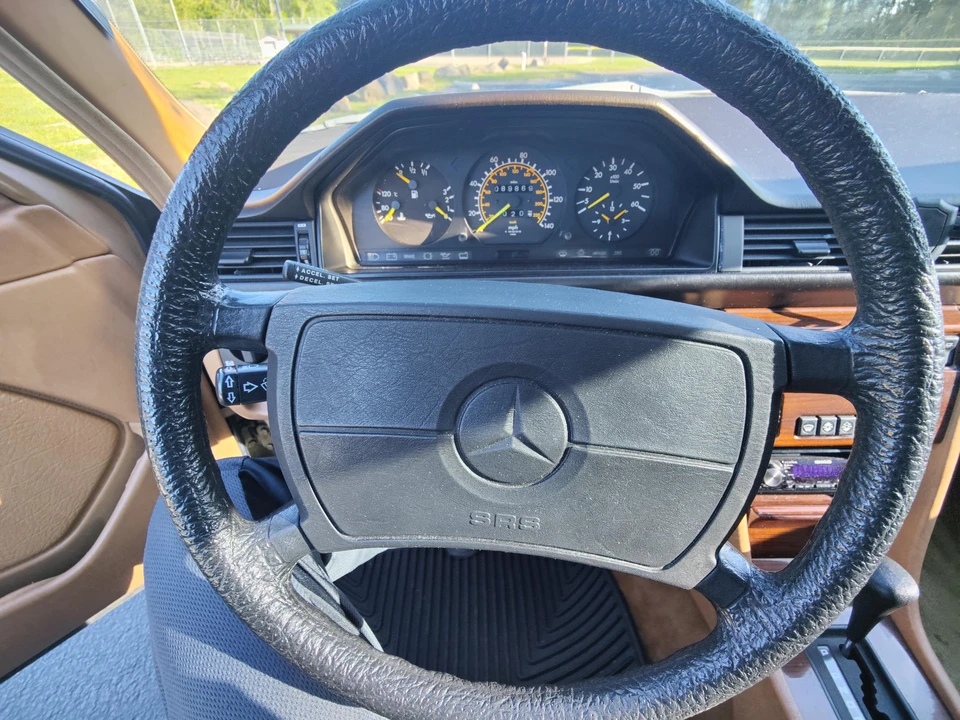 1987 Mercedes-Benz W124 E-Class - Image 30 of 31