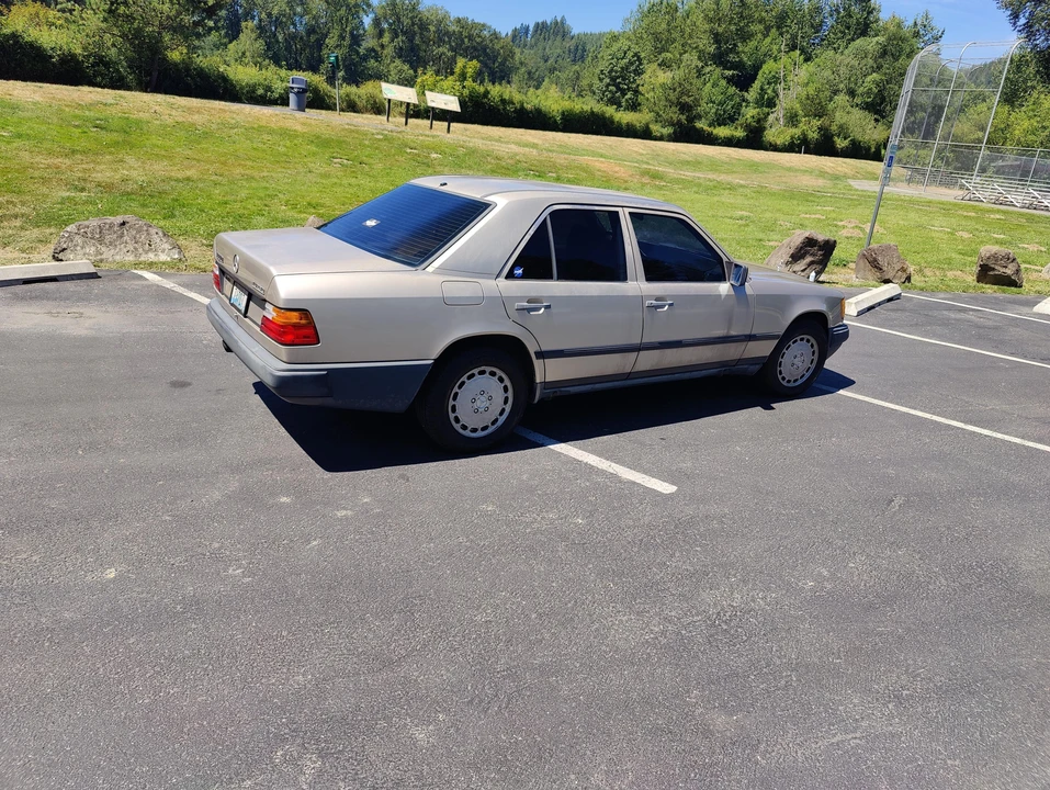 1987 Mercedes-Benz W124 E-Class - Image 10 of 31