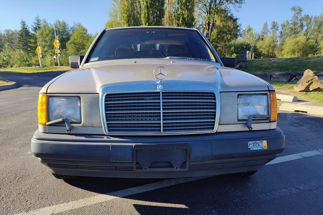 1987 Mercedes-Benz W124 E-Class - Image 2 of 31