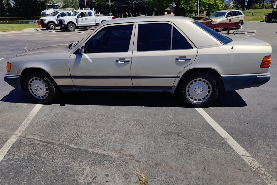 1987 Mercedes-Benz W124 E-Class - Image 3 of 31