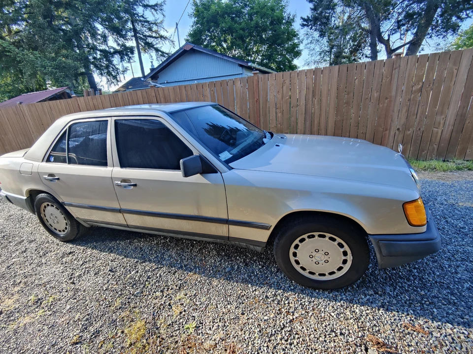 1987 Mercedes-Benz W124 E-Class - Image 12 of 31