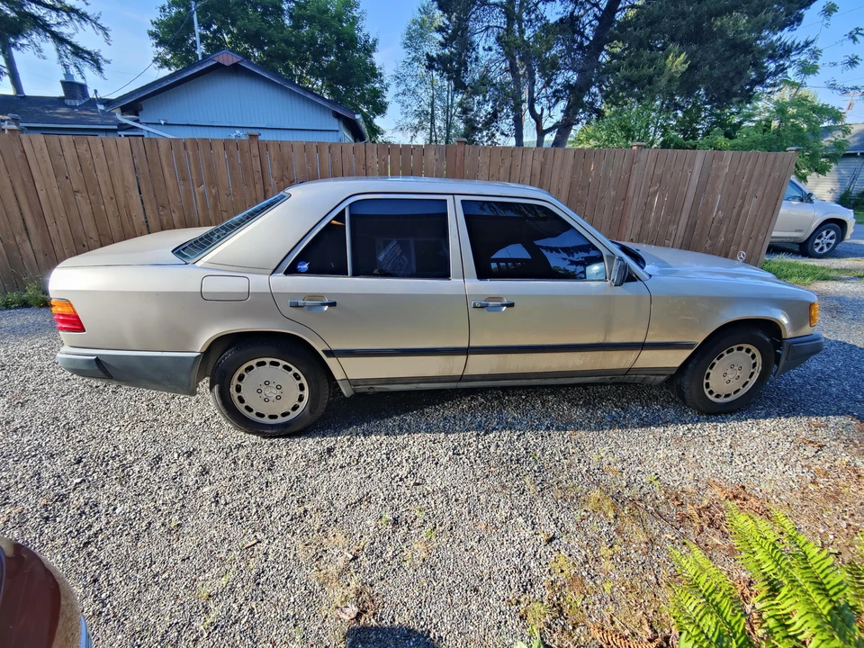 1987 Mercedes-Benz W124 E-Class - Image 11 of 31