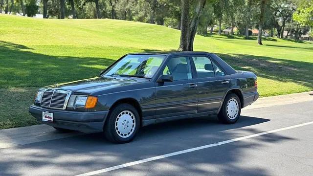 1987 Mercedes-Benz 300E