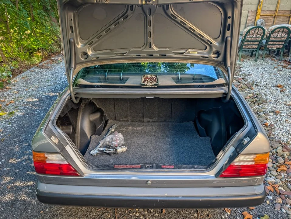 1987 Mercedes-Benz W124 E-Class - Image 17 of 20