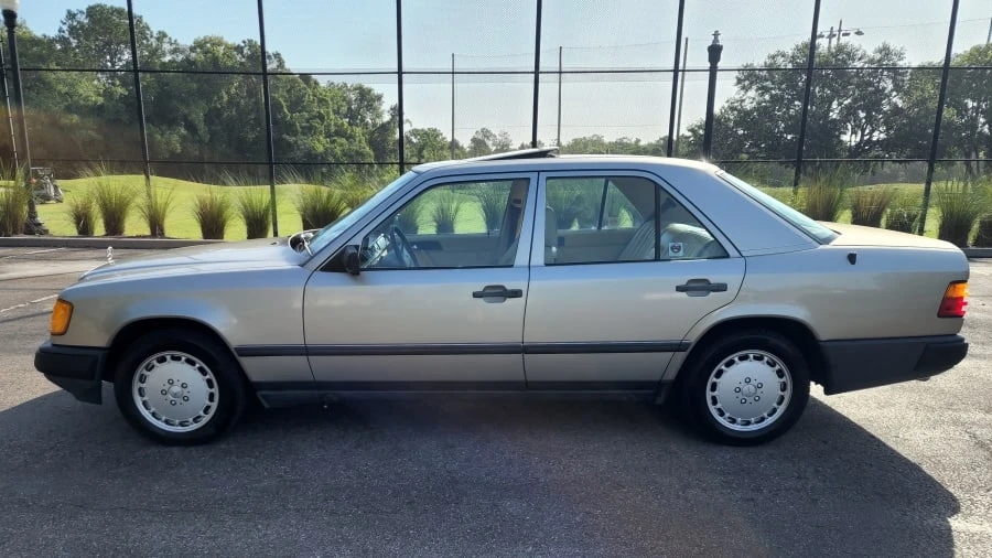 1987 Mercedes-Benz W124 E-Class - Image 2 of 10