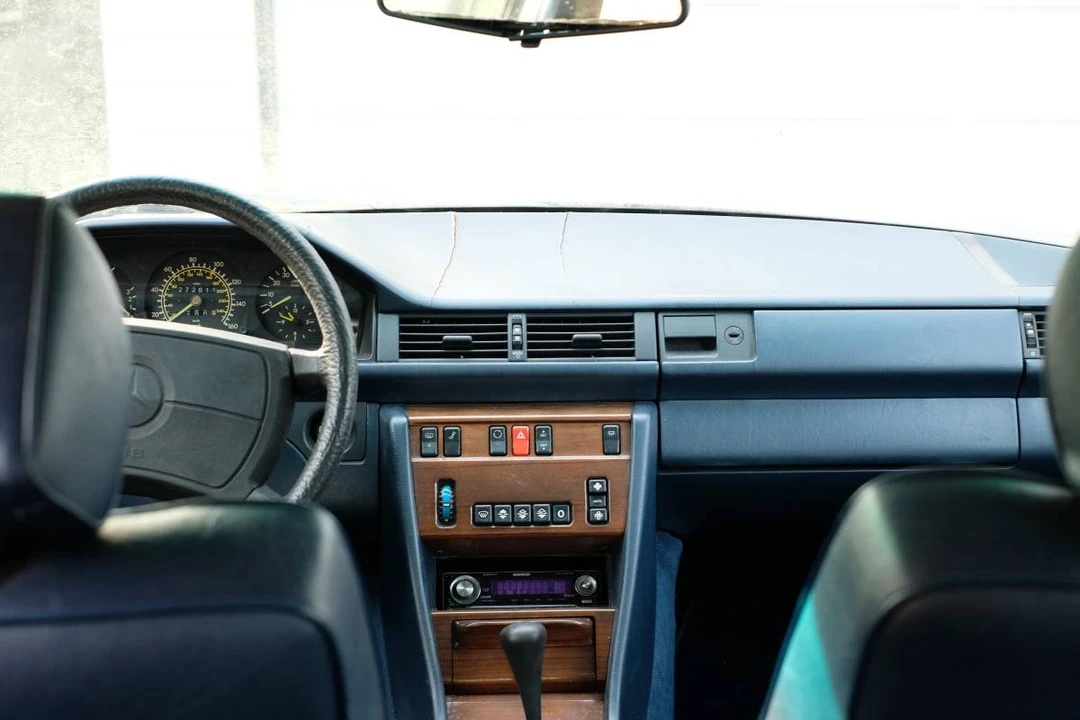 1987 Mercedes-Benz W124 E-Class - Image 5 of 9