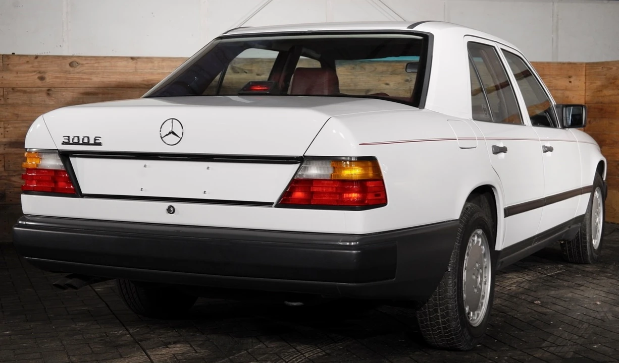 1987 Mercedes-Benz W124 E-Class - Image 30 of 31