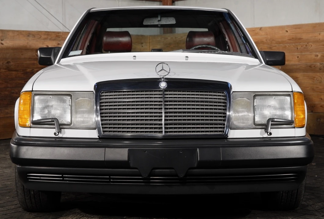 1987 Mercedes-Benz W124 E-Class - Image 10 of 31