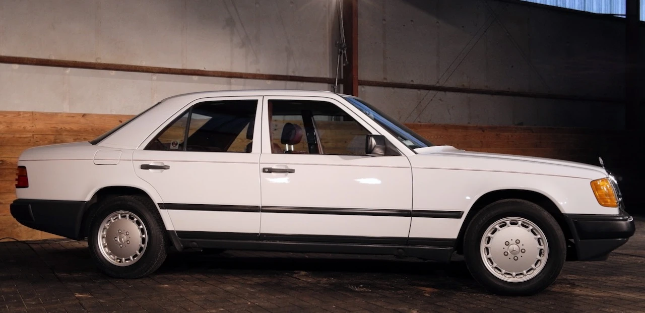 1987 Mercedes-Benz W124 E-Class - Image 2 of 31