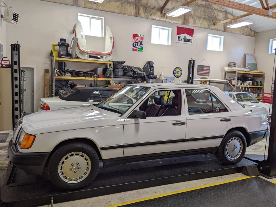 1987 Mercedes-Benz W124 E-Class - Image 11 of 31