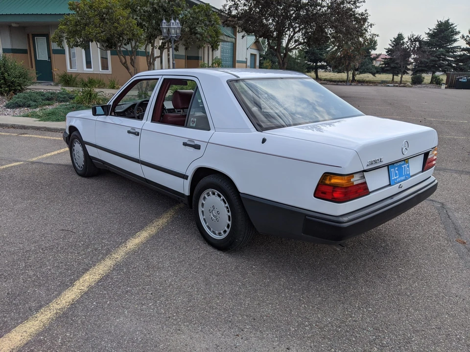 1987 Mercedes-Benz W124 E-Class - Image 9 of 31
