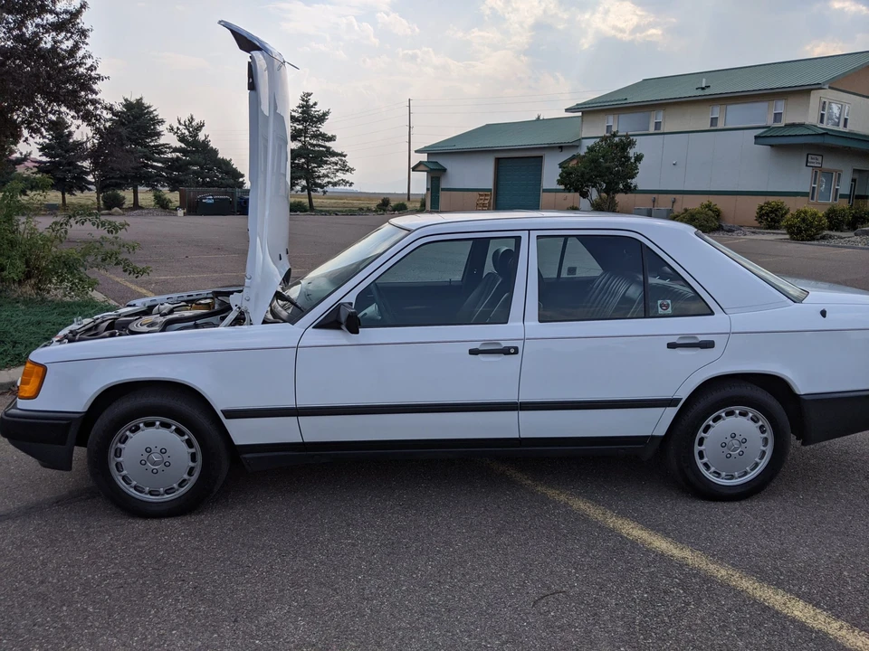 1987 Mercedes-Benz W124 E-Class - Image 16 of 31