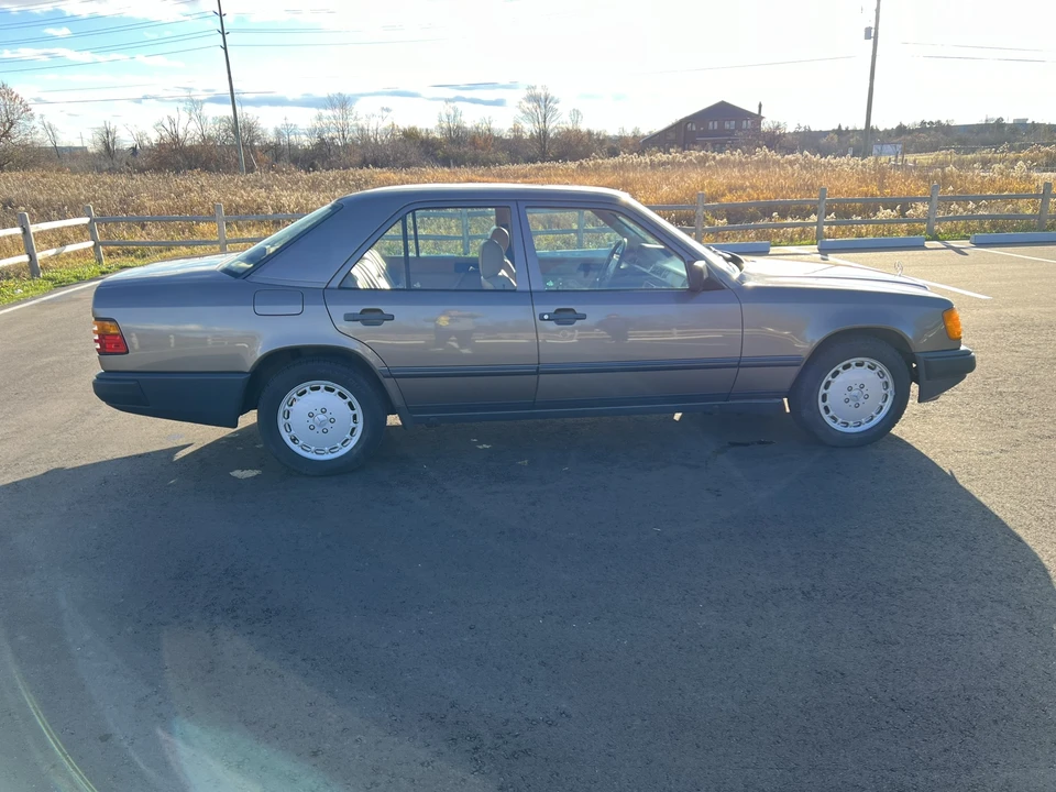 1987 Mercedes-Benz W124 E-Class - Image 25 of 31