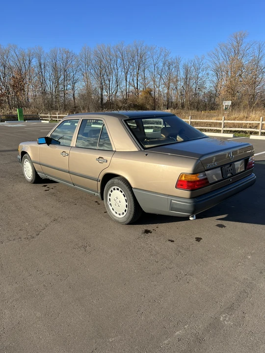 1987 Mercedes-Benz W124 E-Class - Image 13 of 31