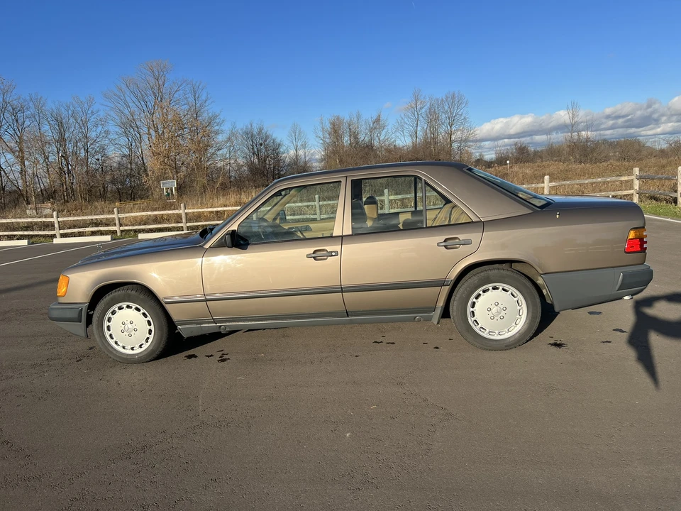 1987 Mercedes-Benz W124 E-Class - Image 11 of 31