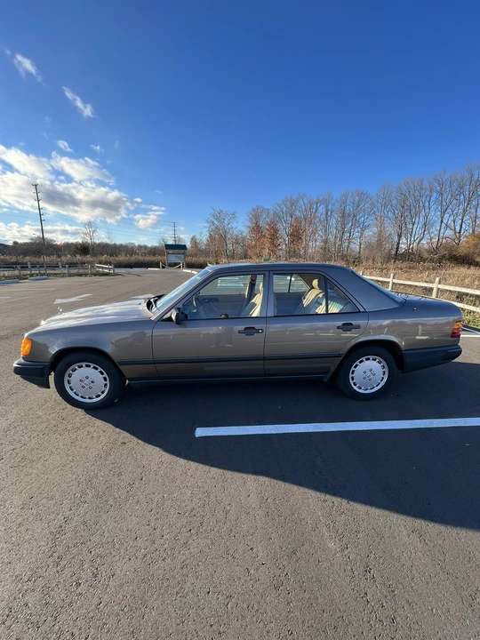 1987 Mercedes-Benz W124 E-Class - Image 8 of 31